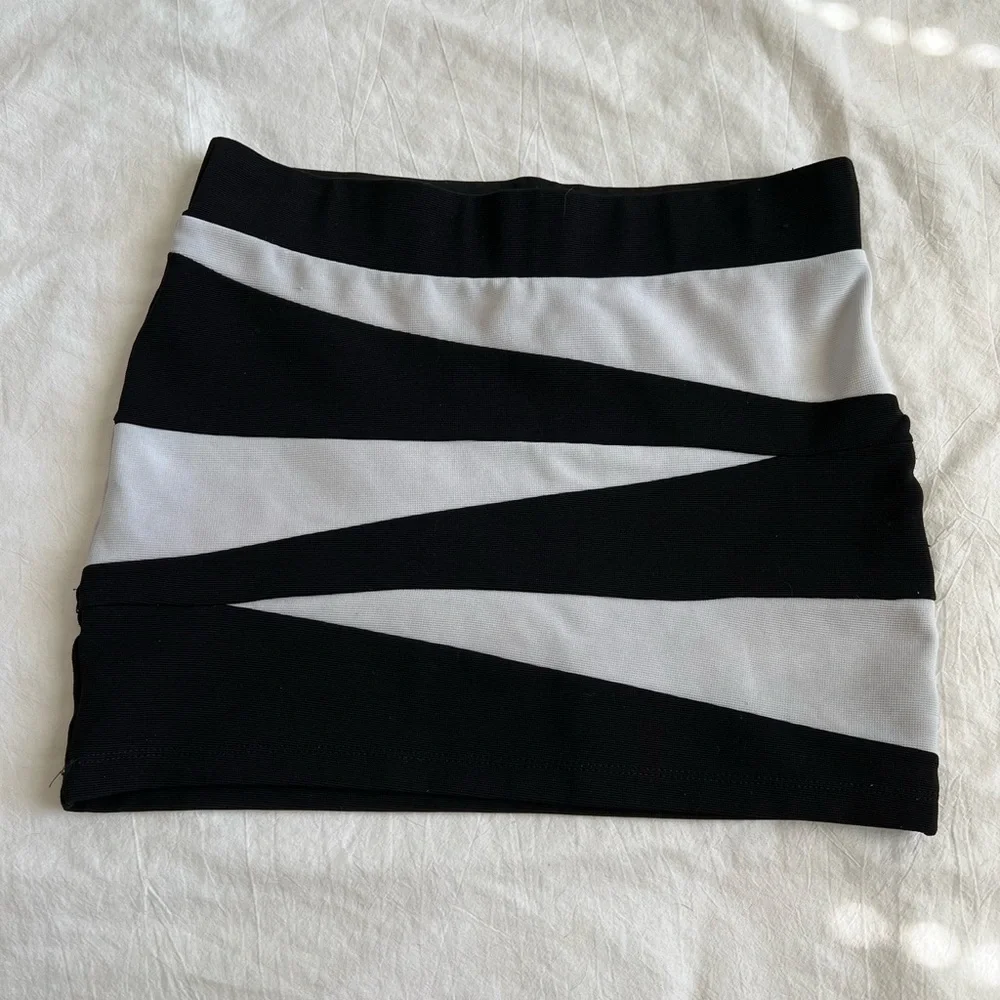 Guess skirt - Picture 2 of 4
